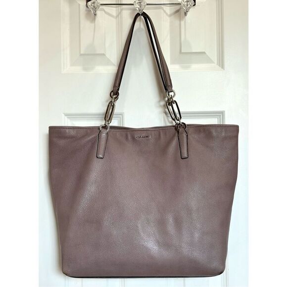 COACH - EUC Madison East/West Tote in Mauve Pebbled Leather with Chain Detail - Picture 2 of 16